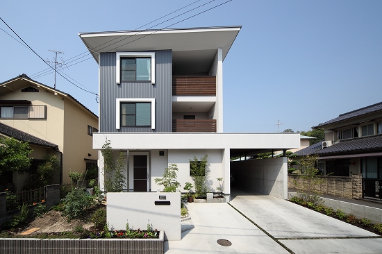 株式会社北屋建設『車庫付３階建ての住まい』