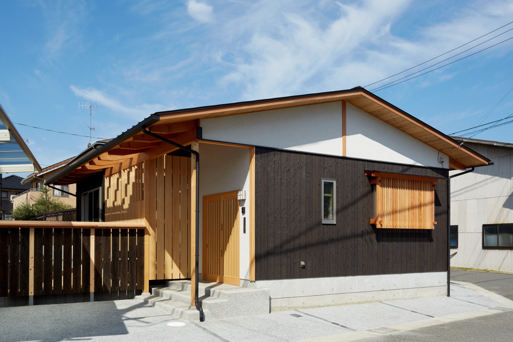 株式会社なんば建築工房『ビルトイン車庫のある和モダン平屋住宅』