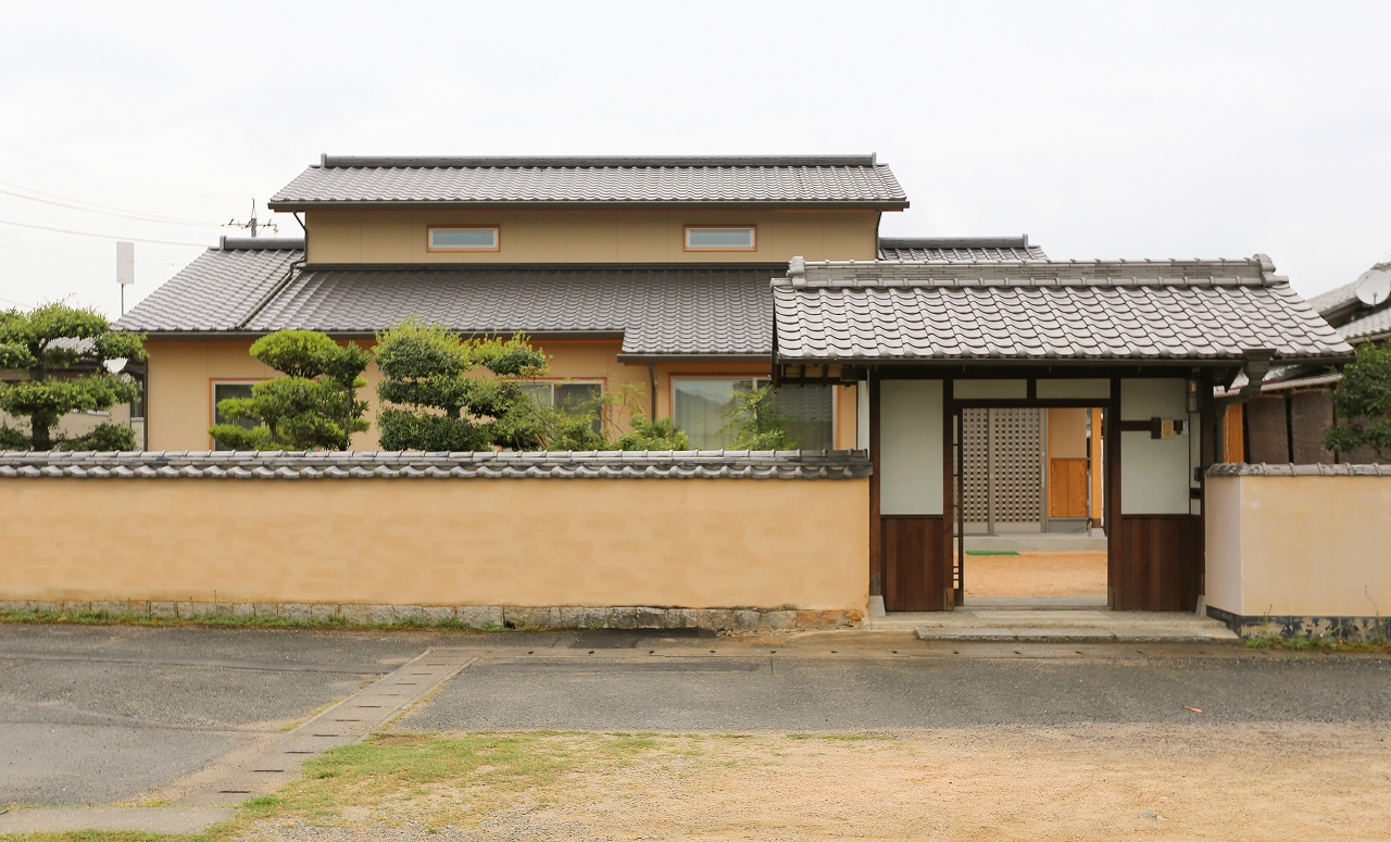 株式会社おかやま住宅工房『時代を住み継ぐ越屋根の平屋』