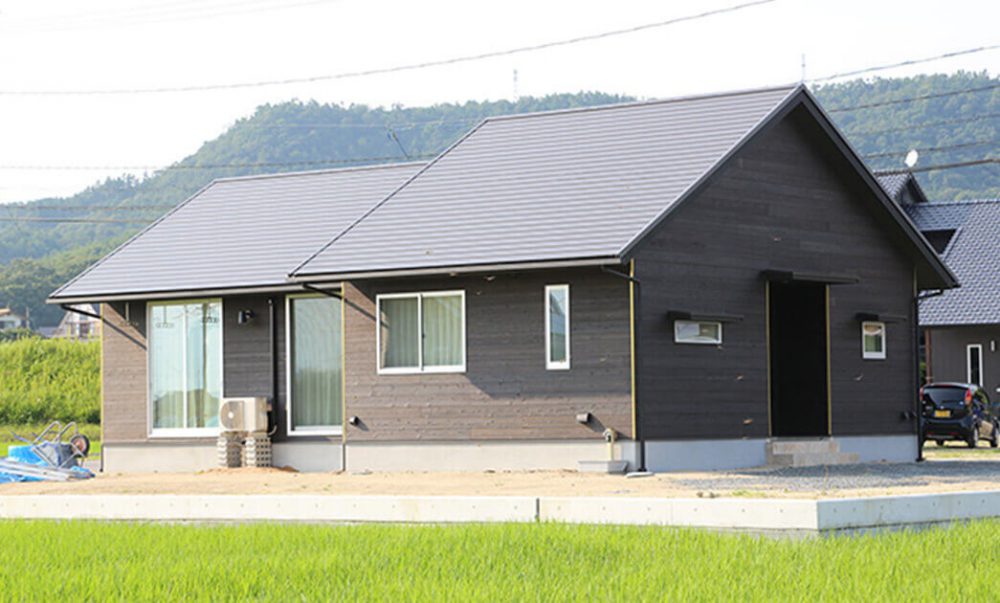 おかやま住宅工房『田園の緑に溶け込むセンスあふれる平屋な暮らし』