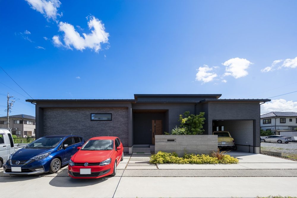 アイデザインホーム株式会社『家族が自然に集うリビングとビルトインガレージのある平屋』